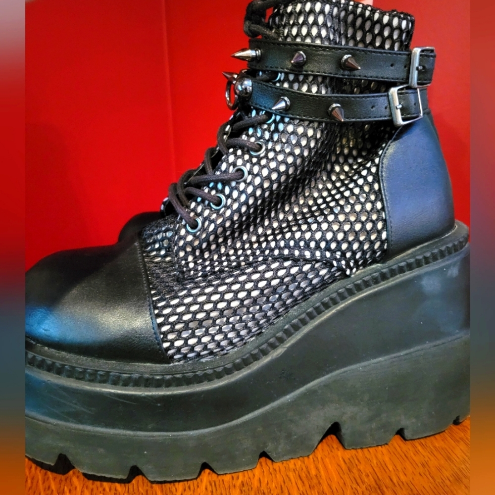 Demonia, Dollskill, Spiked, Platform,Fishnet, ankle Boot, size 9